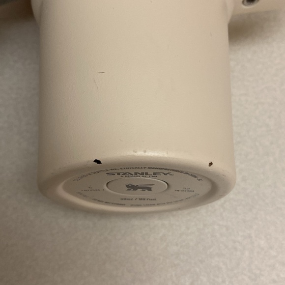 Stanley 30oz Tumbler -Cream Color - Picture 4 of 5